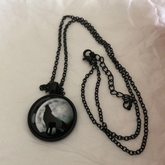 🌸Wolf Howling at the moon NEW🌸 - Picture 3 of 4